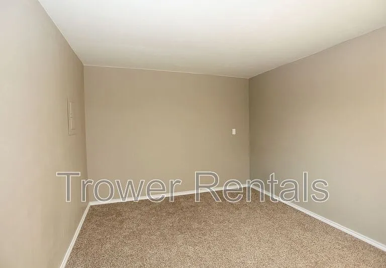 803 B Ave E — Photo 19