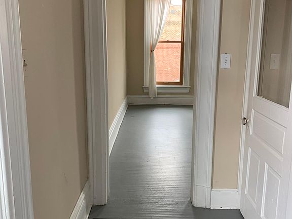 2nd image of 625 Oak St #1/2