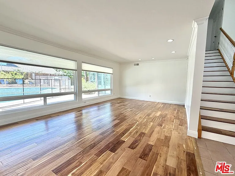 1615 Wellington Pl — Photo 4
