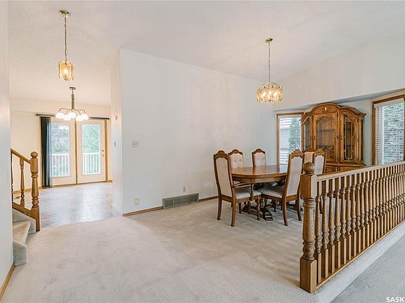 3rd image of 3338 Calder CRESCENT