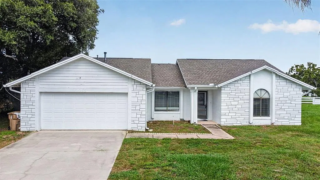 4 bed, 2.0 bath, 1889 sqft, $2,250 — Photo 1
