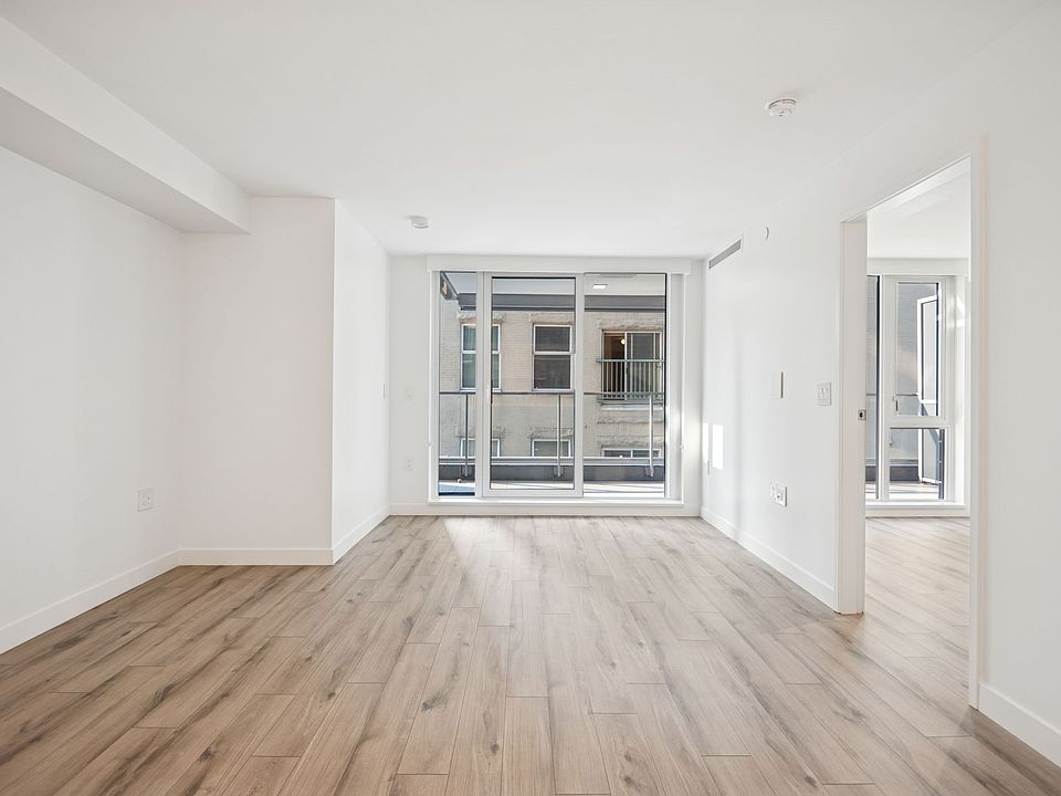 1st image of 1107 Richards St #201