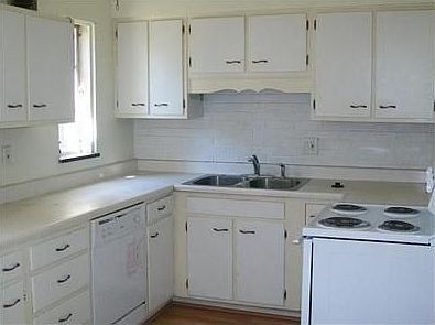 5th image of 110 W Melford Ave