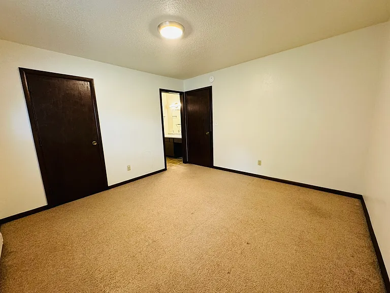 429 N Gilbert St — Photo 33