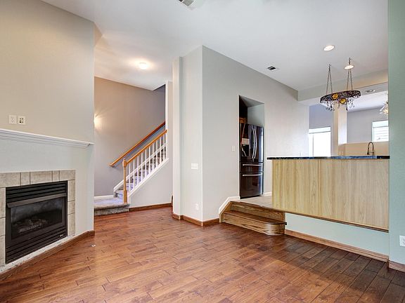 Living room w/fireplace