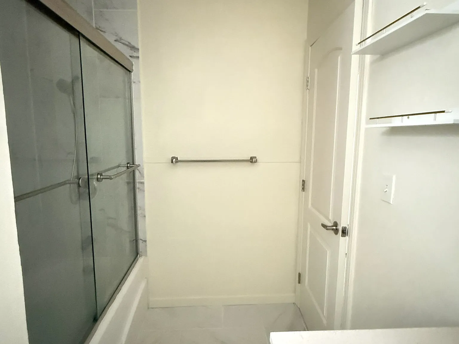 5 bed, 2000 sqft, $1,250 — Photo 2