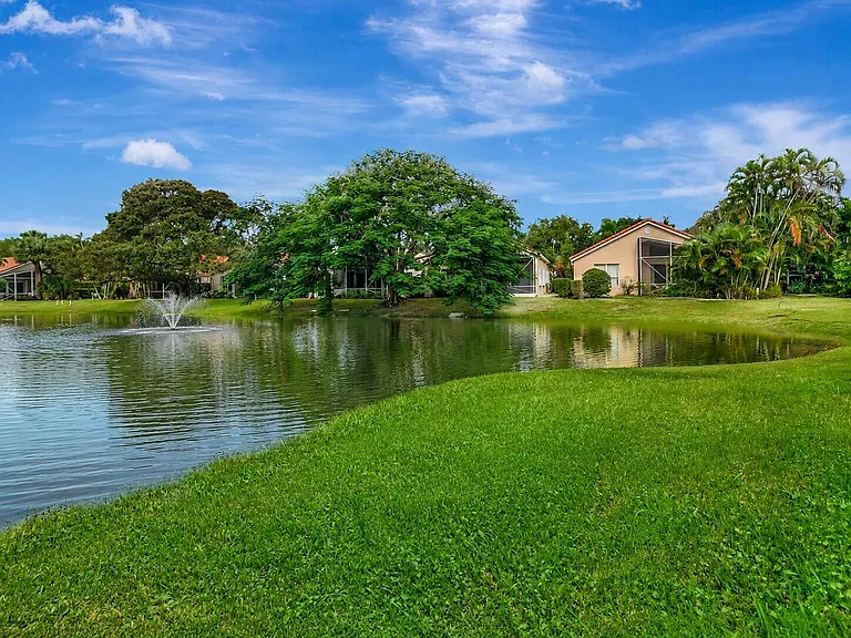11081 Springbrook Cir — Photo 5