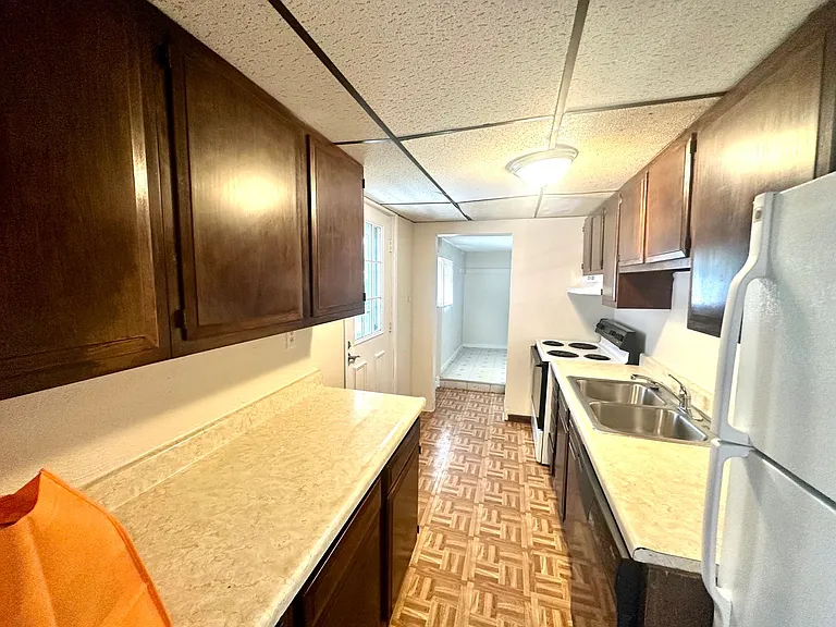 147 Virginia Ave — Photo 20