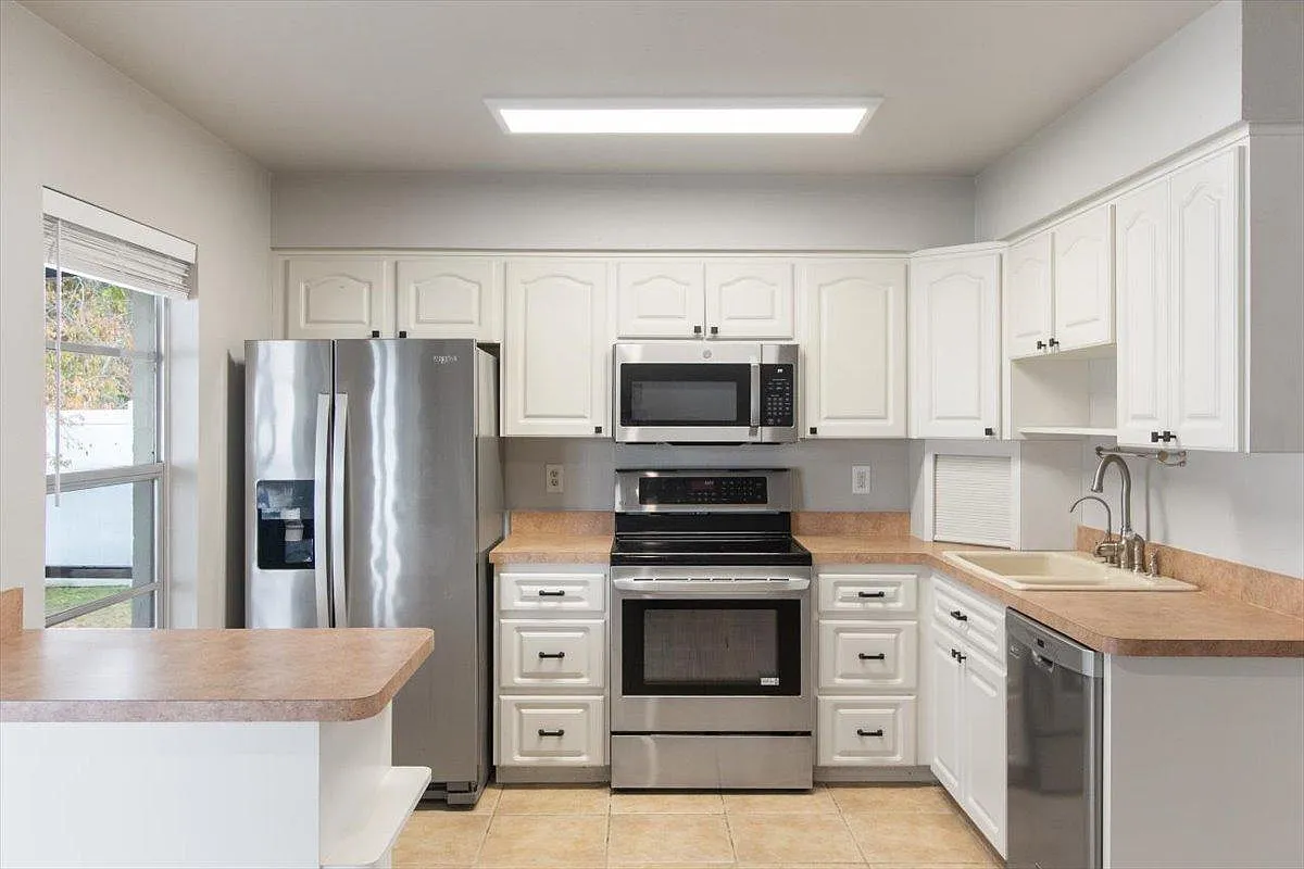4 bed, 2.0 bath, 1562 sqft, $1,087 — Photo 4
