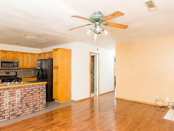 5th image of 3670 N Hutchinson Ln