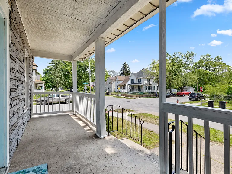 135 E Bowman St — Photo 19