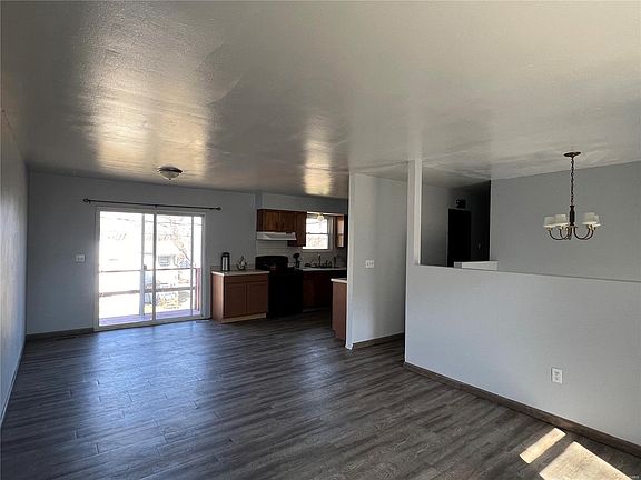 5th image of 1102 Louise St