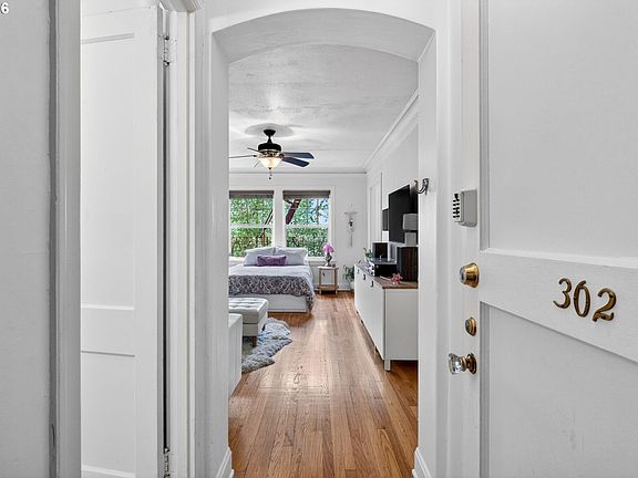 5th image of 709 SW 16th Ave Unit 302