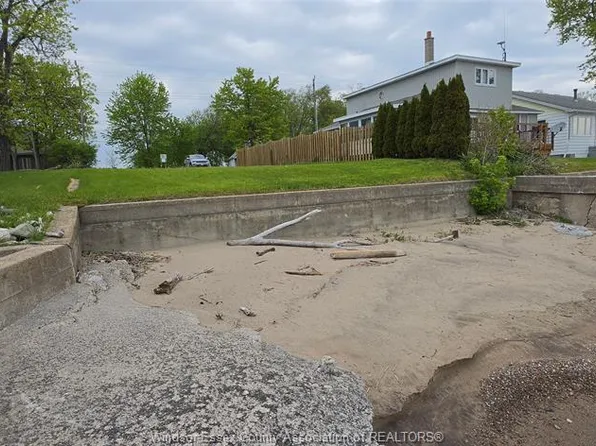 1535 Heritage Rd, Kingsville, ON N9Y 2E6