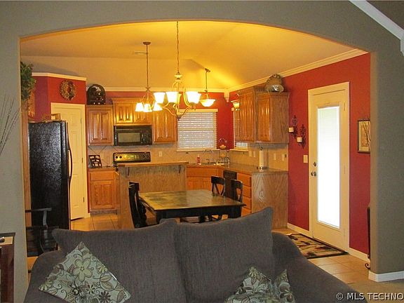 3rd image of 14935 Courtney Ln