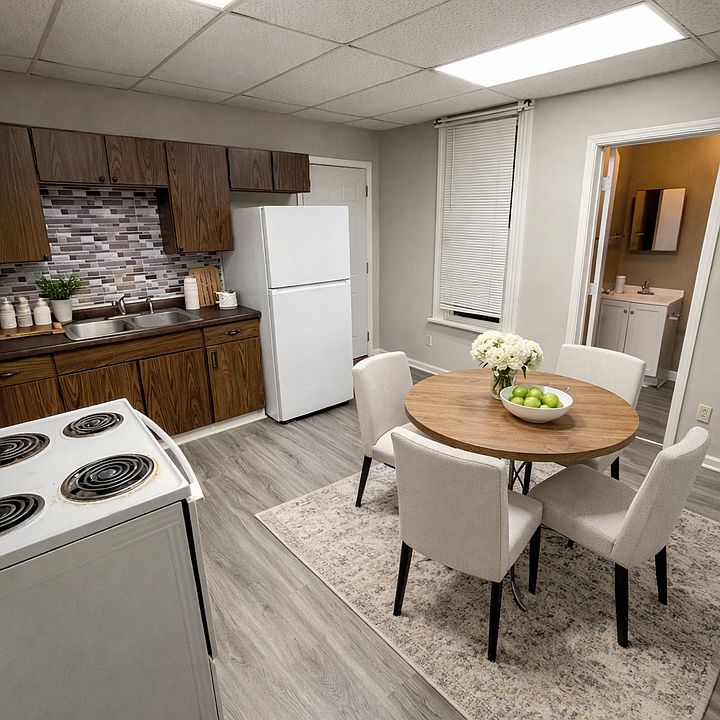 1st image of 410 N 52nd Ave W #1
