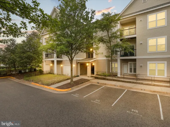 5126 Brittney Elyse Cir APT A, Centreville, VA 20120