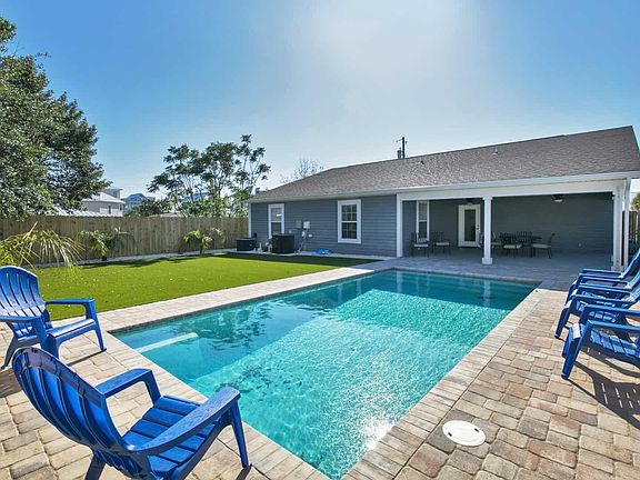 2nd image of 202 Derondo St