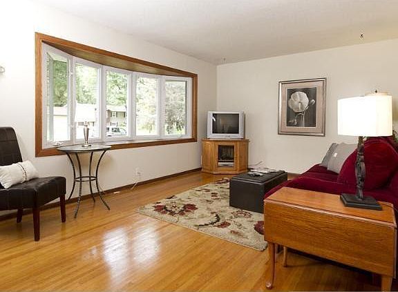 4th image of 3792 Midland Ave