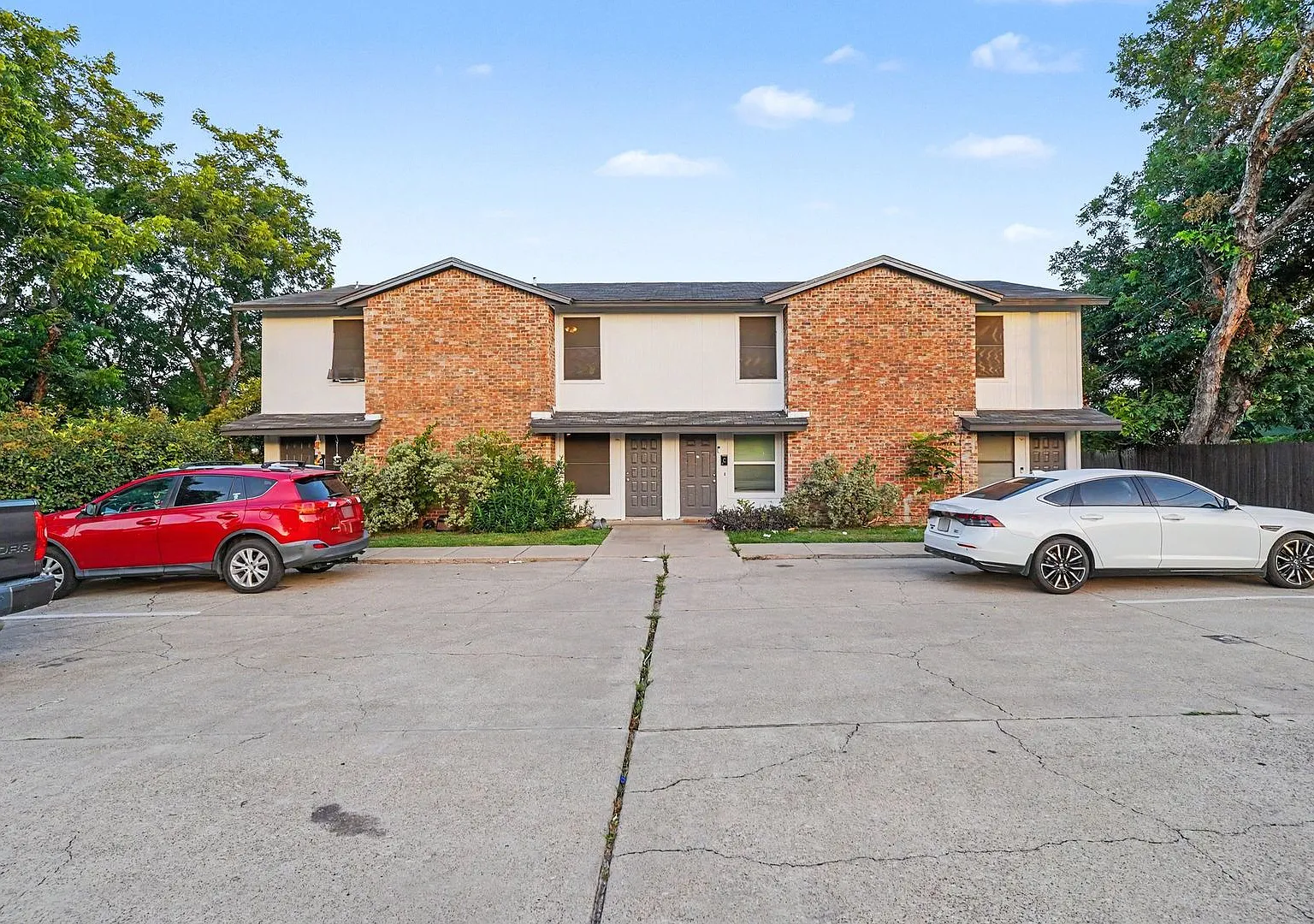 Adorable 2-1.5 apartment in Haltom City. — Photo 1