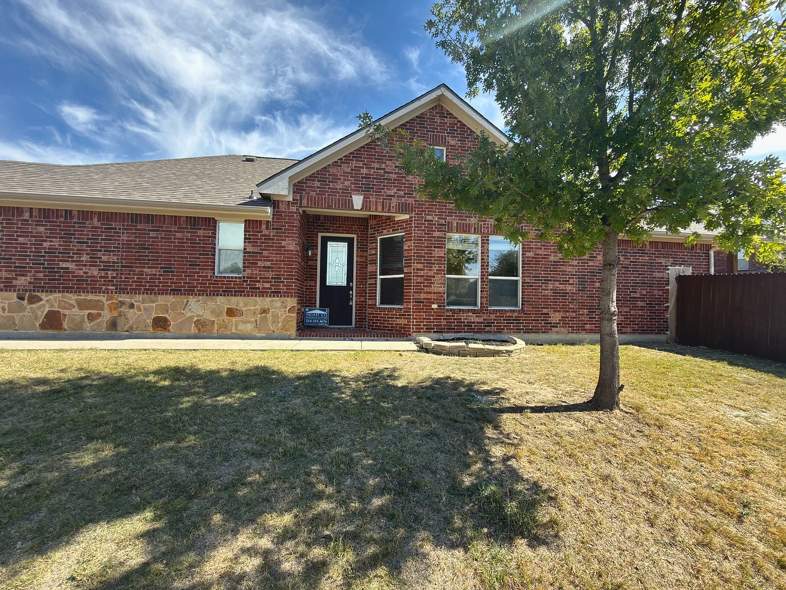 3 bed, 1442 sqft, $2,200 — Photo 2