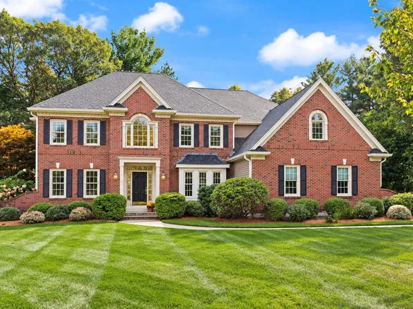 15 Comstock Dr, Wrentham, MA 02093