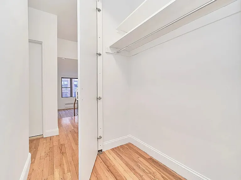 219 E 25th St #4BB — Photo 8