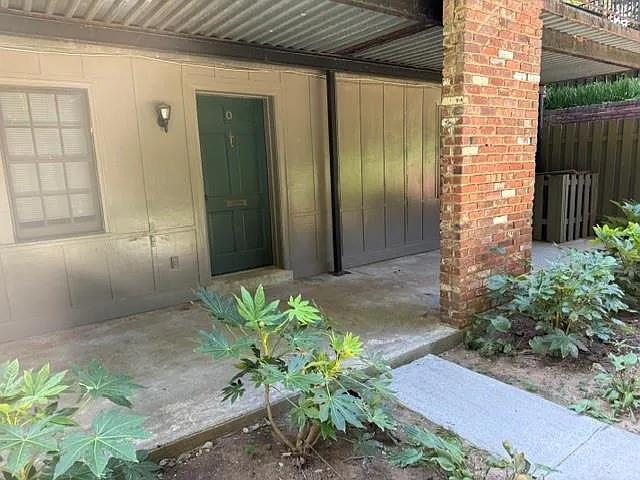 2 bed, 1.0 bath, 960 sqft, $1,900 — Photo 2