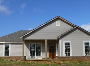 13 Wildflower Blvd, Hattiesburg, MS 39402