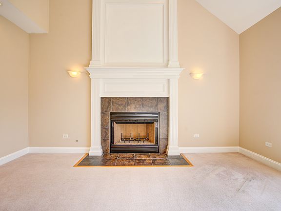 3rd image of 25764 W Sunnymere Dr