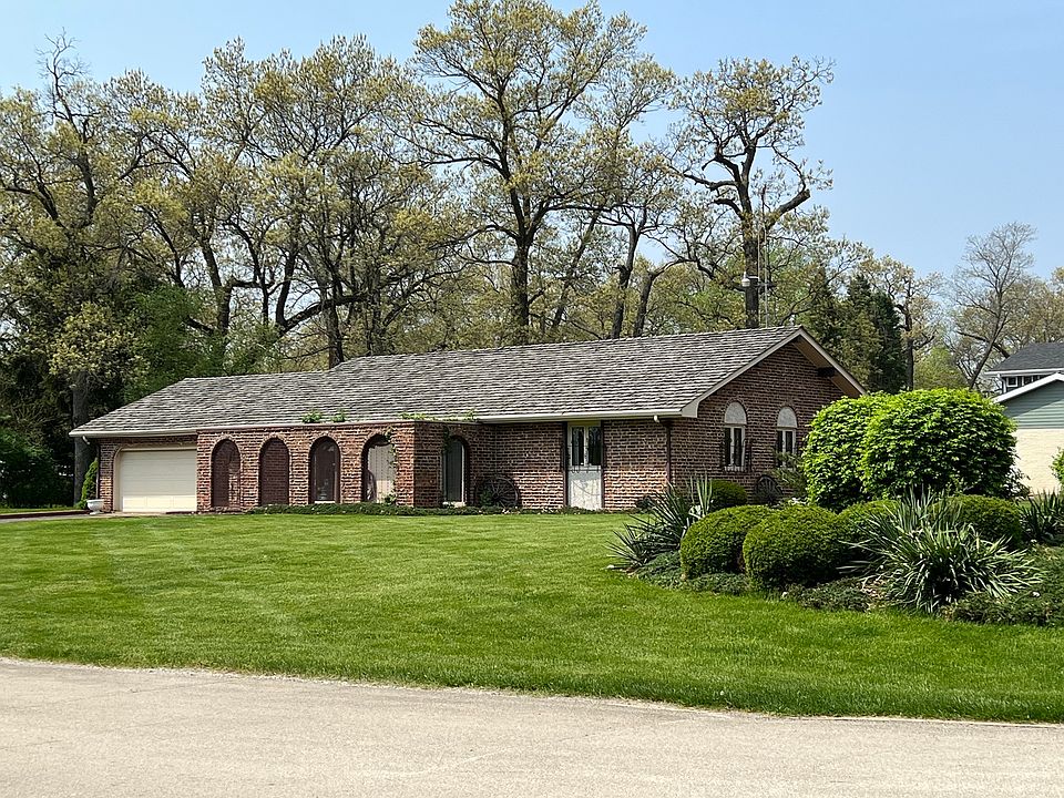 1698 Woodcrest Dr, Saint Anne, IL 60964 Zillow