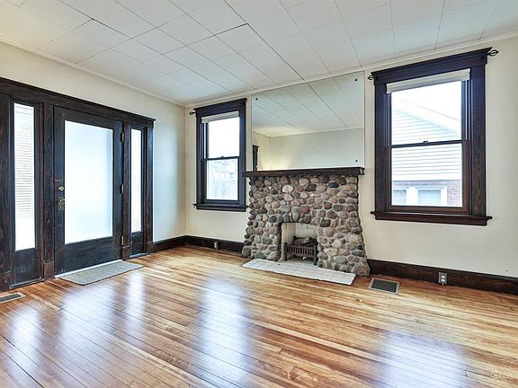 3rd image of 5828 Woodmont Ave