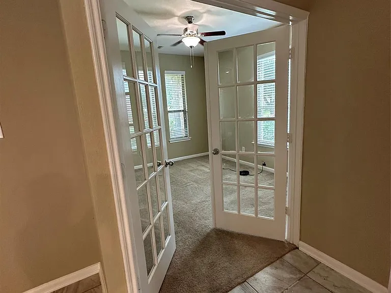 2606 Riverhollow Ln — Photo 4