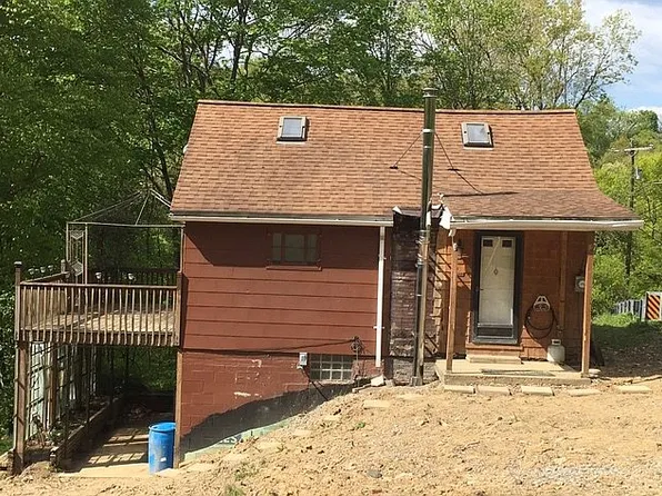 2933 Edgecliff Rd, New Kensington, PA 15068