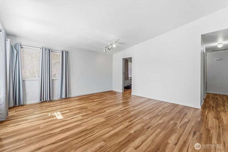 4th image of 380 N Shore Court