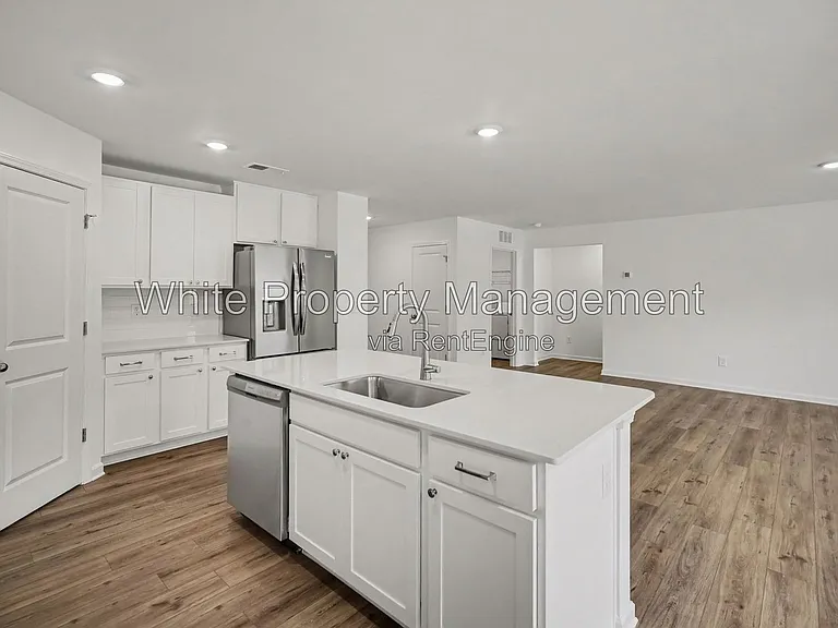 319 W 18th St — Photo 7