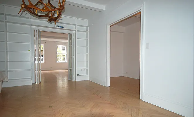 Sold by Mercedes Berk | media 15