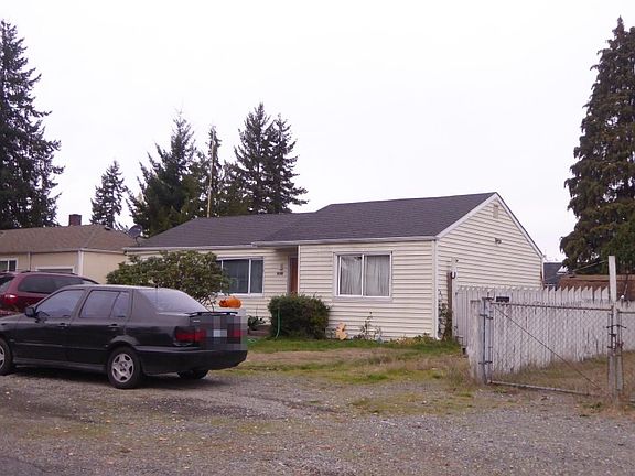 3rd image of 1011 Violet Meadow St S