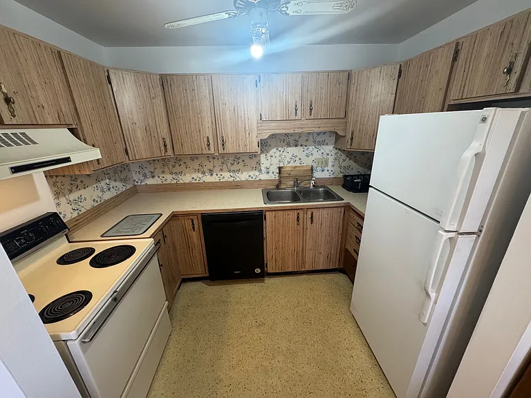 434 Valley Hi Cir #B24 — Photo 12