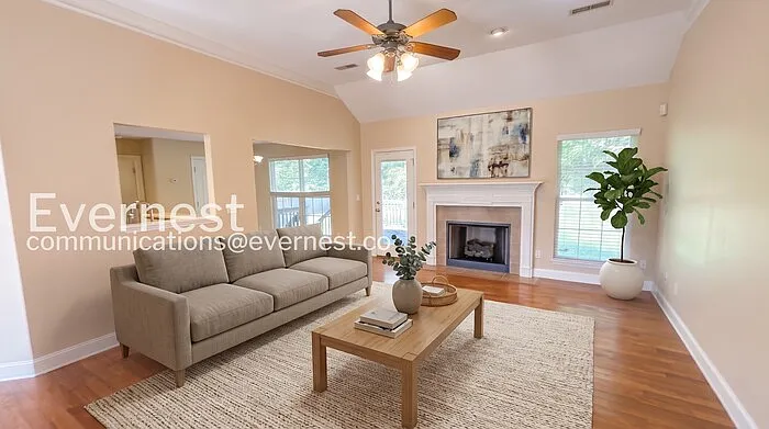 4 bed, 3.0 bath, 1620 sqft, $2,195 — Photo 2