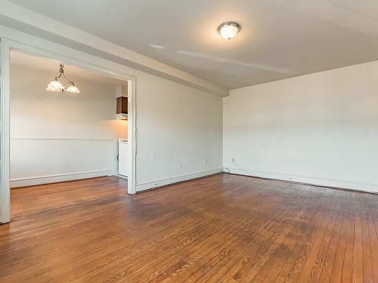 Hazel Apartments — Photo 5