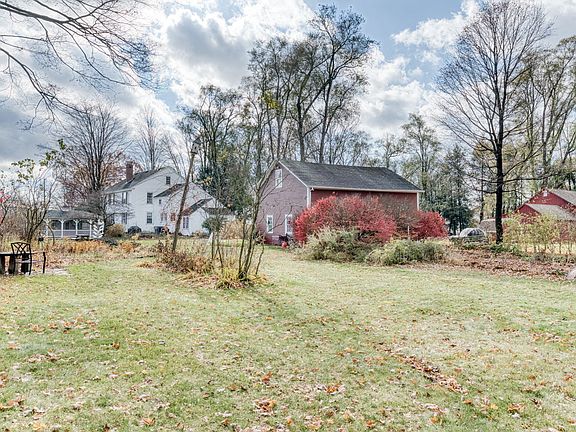 4th image of 89 Maple Street