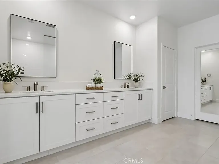 337 Abacus — Photo 22