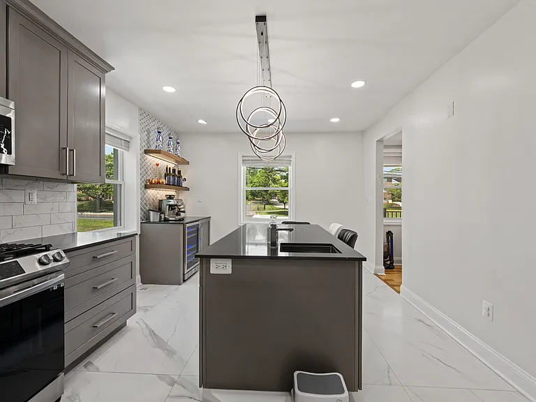 3717 Seven Mile Ln — Photo 10