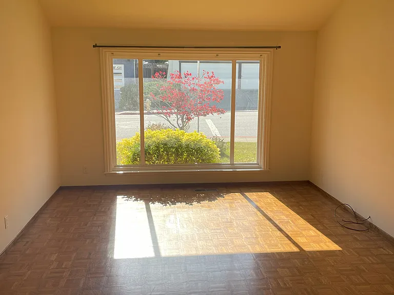 1611 Parkwood Dr — Photo 2