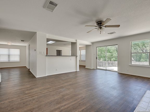 4th image of 939 SAXONHILL DR