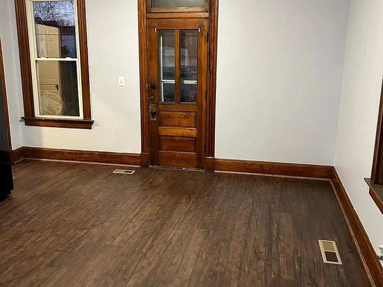 946 Heaton St — Photo 6