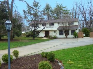 19 Carolyn Rd, Little Silver, NJ 07739