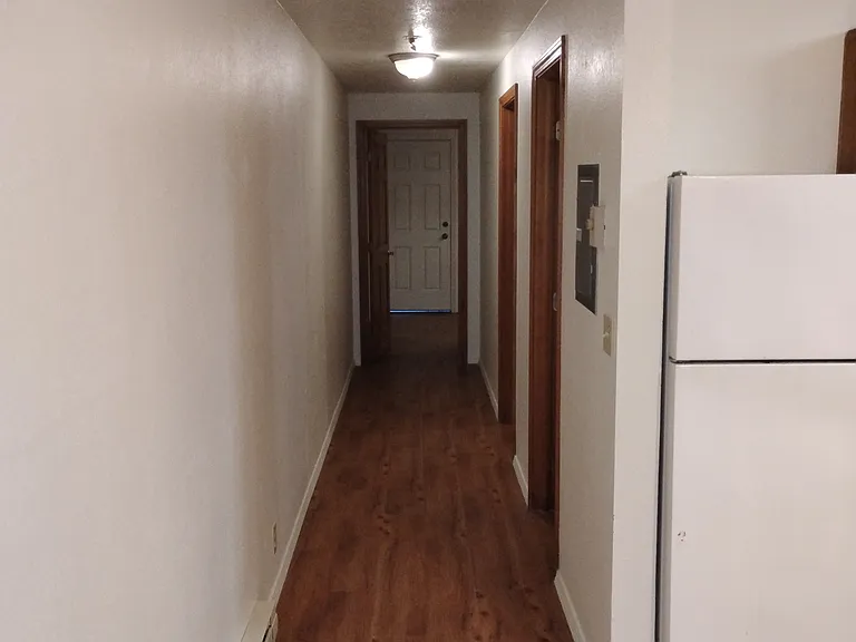 615 SE 1st St #B — Photo 3