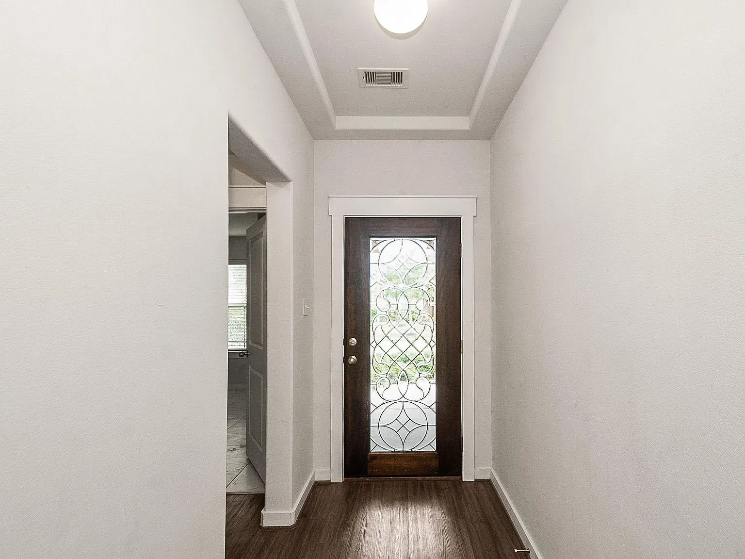 3 bed, 2.0 bath, 1999 sqft, $2,500 — Photo 3